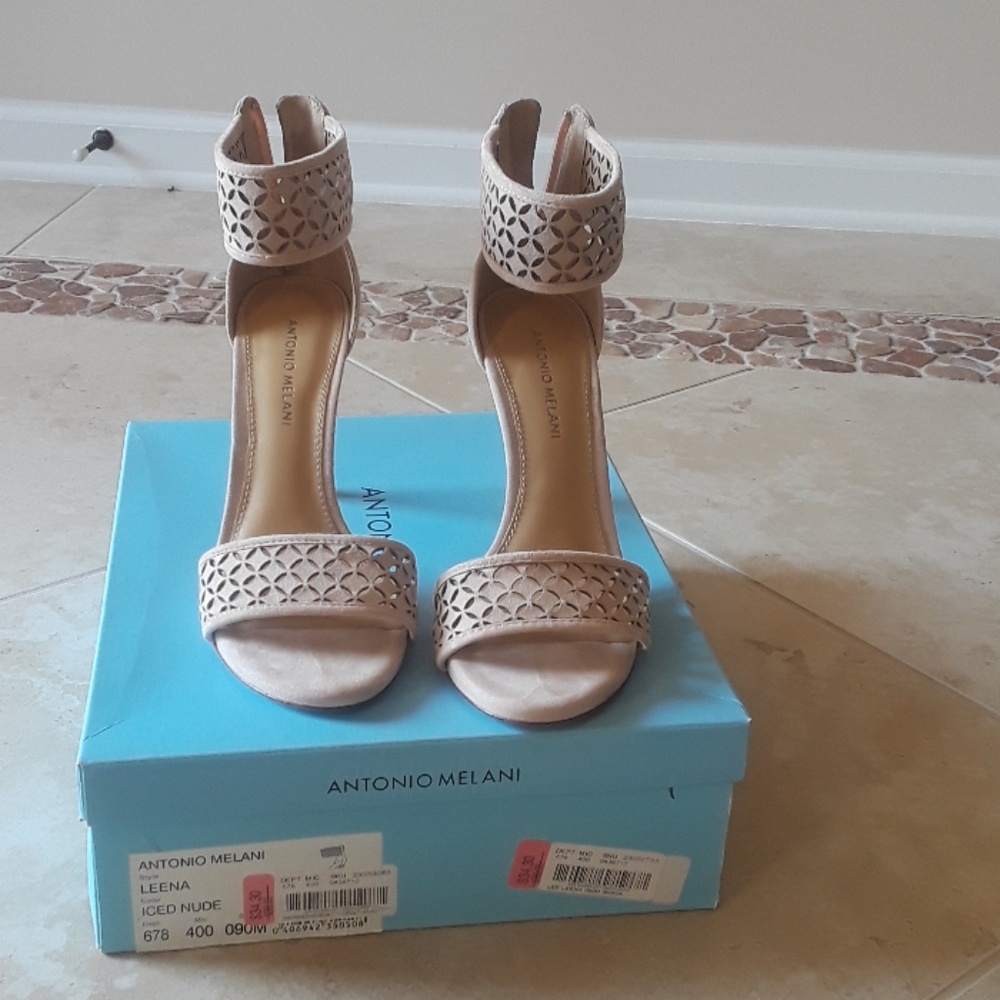 Shoes - Picture 2 of 6